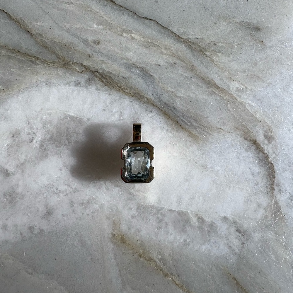 Aquamarine pendant